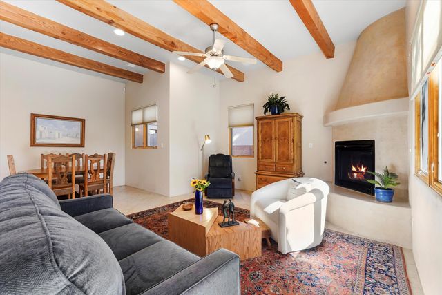 2020 Sydney Lane NW, Albuquerque, NM 87107