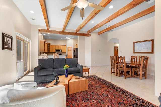 2020 Sydney Lane NW, Albuquerque, NM 87107