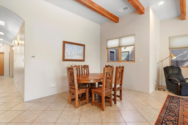 2020 Sydney Lane NW, Albuquerque, NM 87107