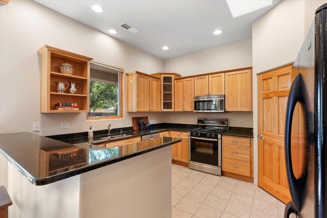 2020 Sydney Lane NW, Albuquerque, NM 87107