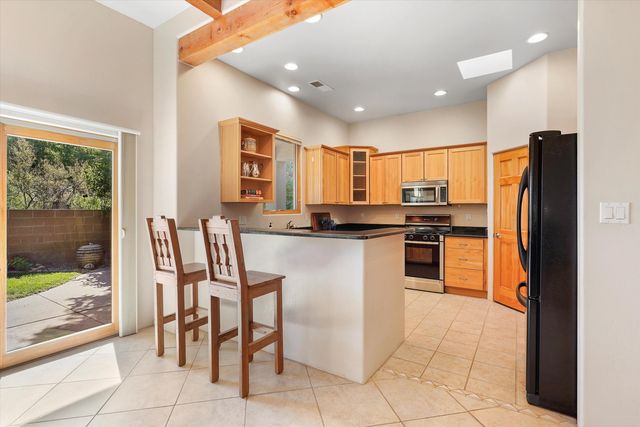 2020 Sydney Lane NW, Albuquerque, NM 87107