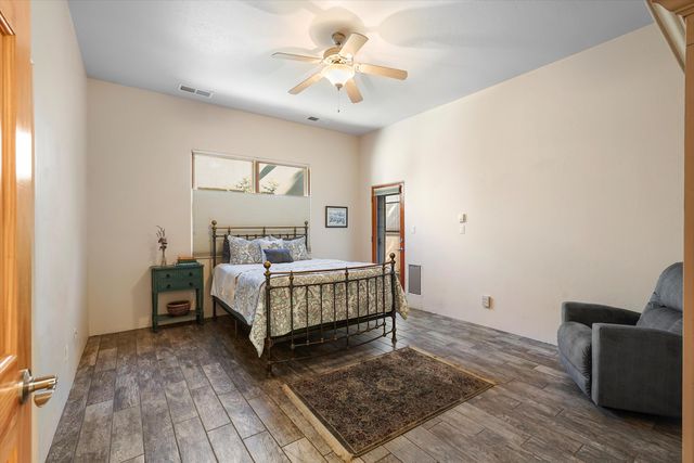 2020 Sydney Lane NW, Albuquerque, NM 87107