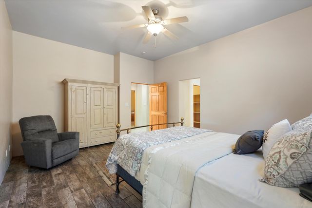 2020 Sydney Lane NW, Albuquerque, NM 87107