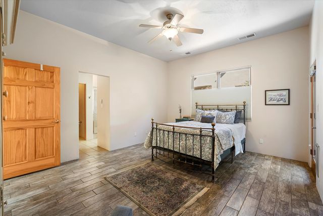 2020 Sydney Lane NW, Albuquerque, NM 87107