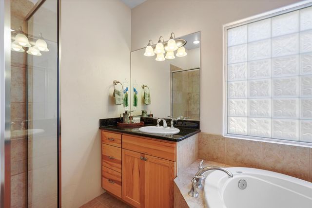 2020 Sydney Lane NW, Albuquerque, NM 87107