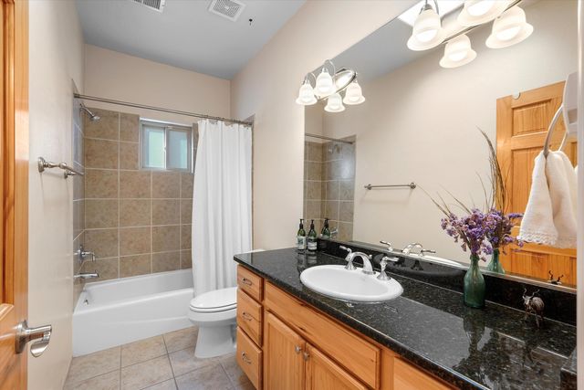 2020 Sydney Lane NW, Albuquerque, NM 87107