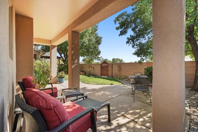 2020 Sydney Lane NW, Albuquerque, NM 87107