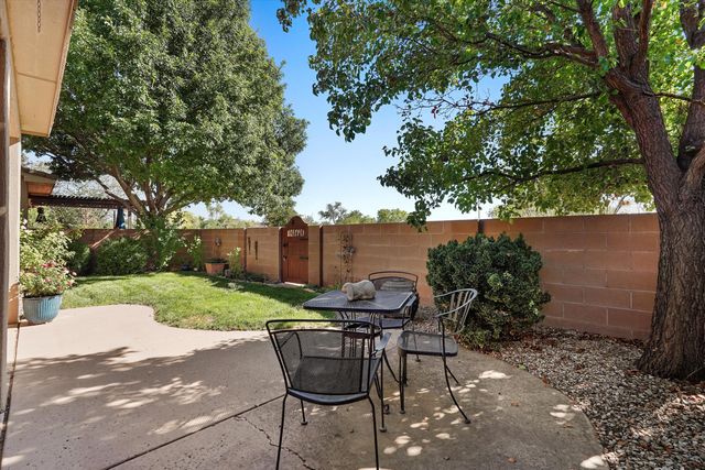 2020 Sydney Lane NW, Albuquerque, NM 87107