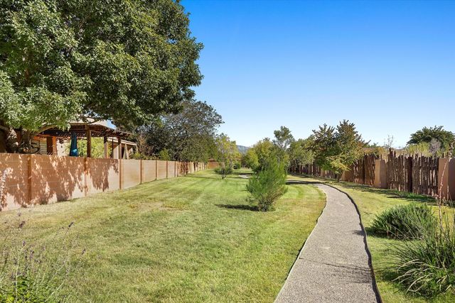 2020 Sydney Lane NW, Albuquerque, NM 87107