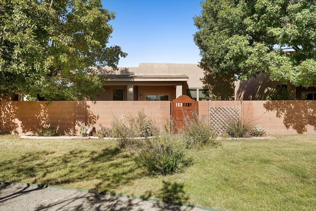 2020 Sydney Lane NW, Albuquerque, NM 87107