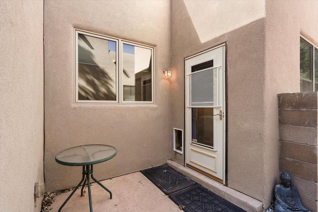 2020 Sydney Lane NW, Albuquerque, NM 87107