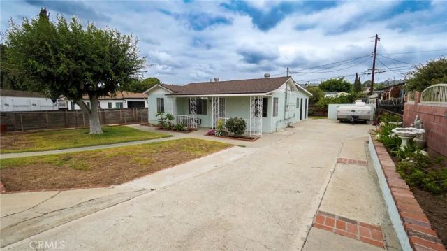 907 E Francis, La Habra, CA 90631
