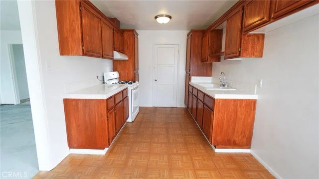 907 E Francis, La Habra, CA 90631