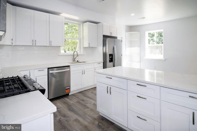 215 BILLINGSPORT RD, Paulsboro, NJ 08066