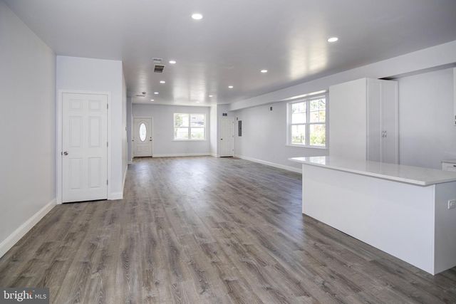 215 BILLINGSPORT RD, Paulsboro, NJ 08066