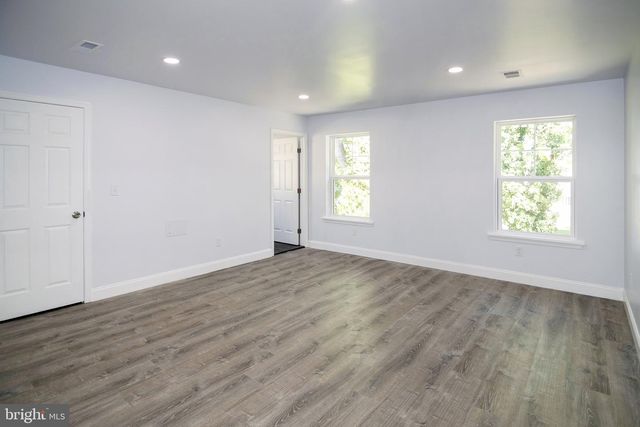 215 BILLINGSPORT RD, Paulsboro, NJ 08066