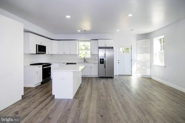 215 BILLINGSPORT RD, Paulsboro, NJ 08066