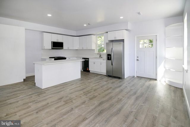 215 BILLINGSPORT RD, Paulsboro, NJ 08066