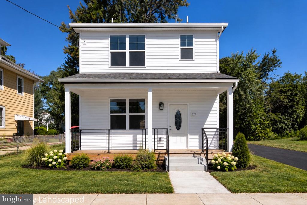 215 BILLINGSPORT RD, Paulsboro, NJ 08066