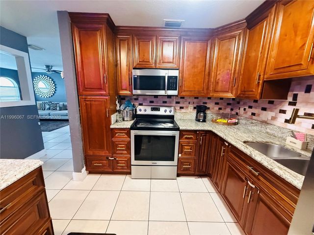 2920 NW 8th Street, Fort Lauderdale, FL 33311