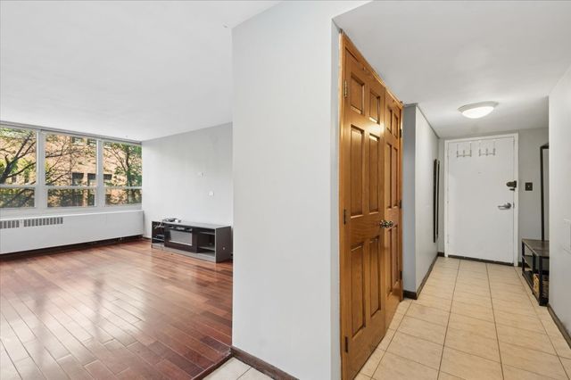 3950 N Lake Shore Drive 205A, Chicago, IL 60613