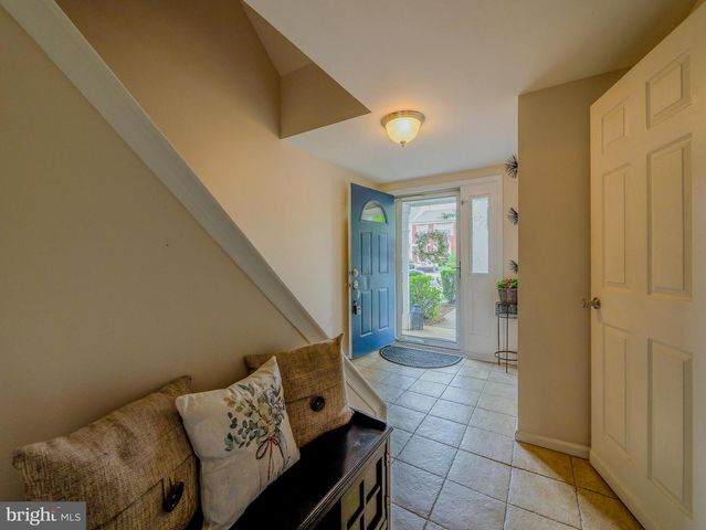 44 EUSDEN DR, Aston, PA 19014