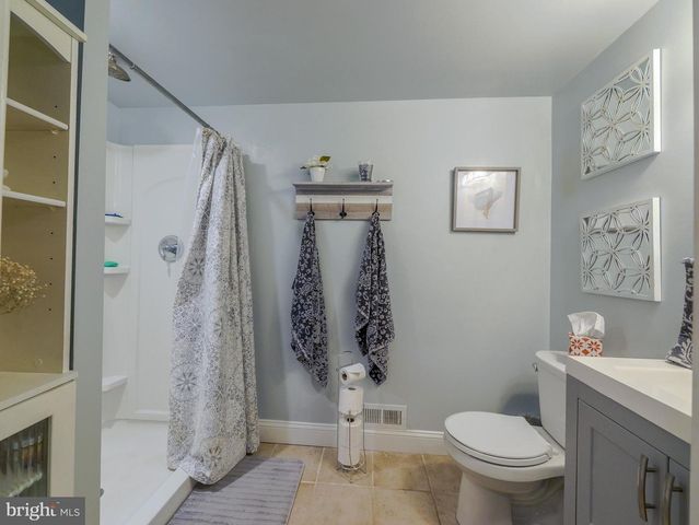 44 EUSDEN DR, Aston, PA 19014