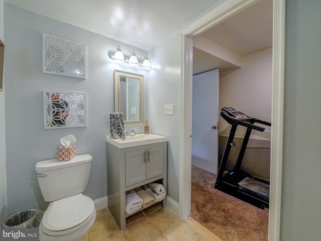 44 EUSDEN DR, Aston, PA 19014