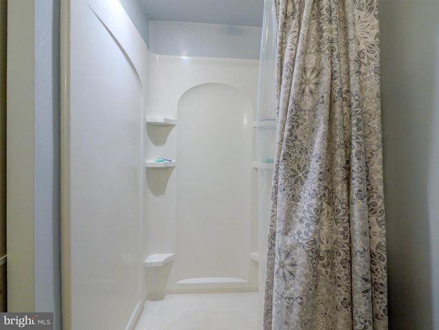 44 EUSDEN DR, Aston, PA 19014