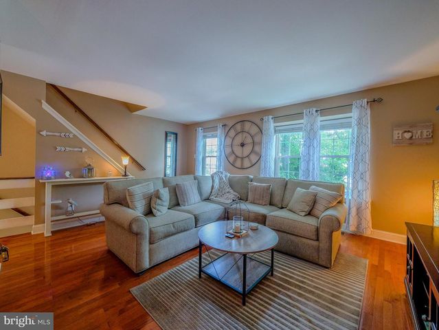 44 EUSDEN DR, Aston, PA 19014