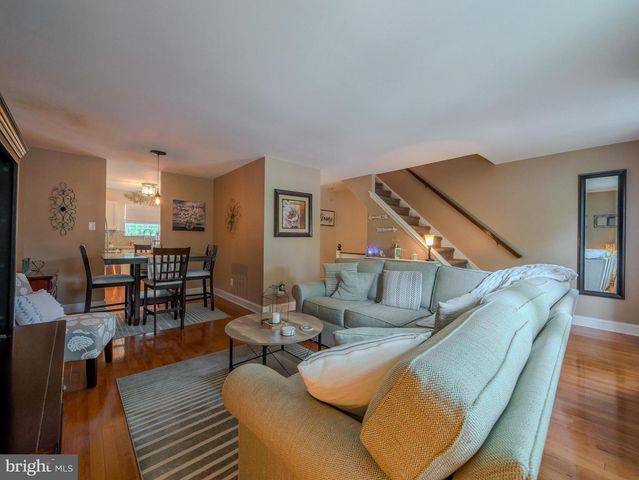 44 EUSDEN DR, Aston, PA 19014