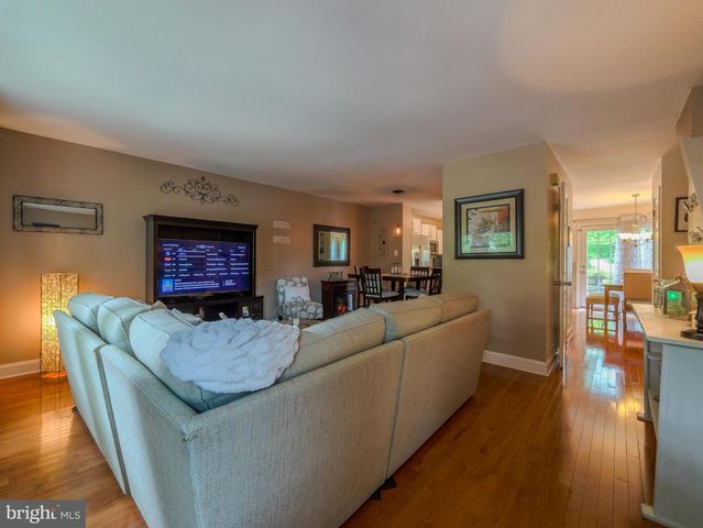 44 EUSDEN DR, Aston, PA 19014
