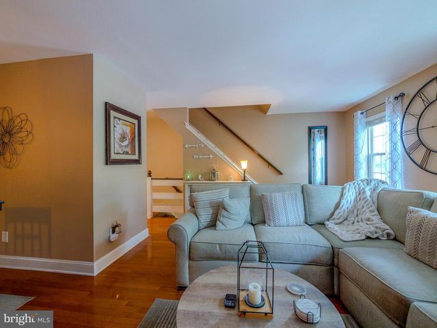 44 EUSDEN DR, Aston, PA 19014