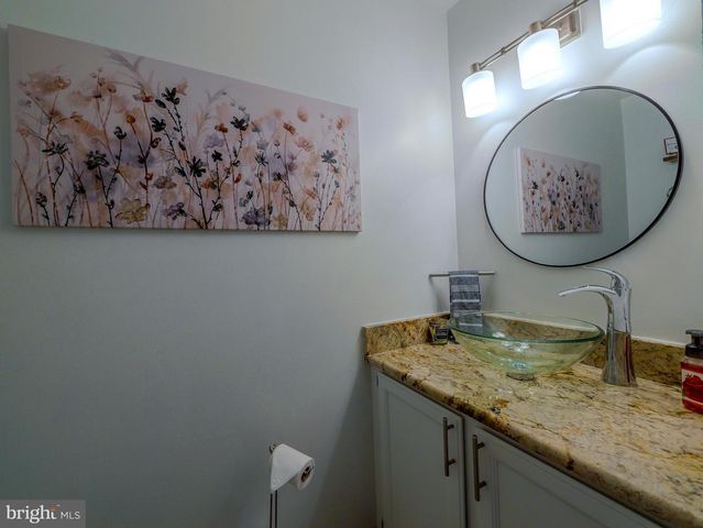44 EUSDEN DR, Aston, PA 19014