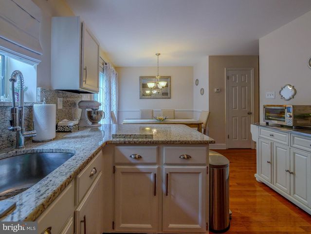 44 EUSDEN DR, Aston, PA 19014