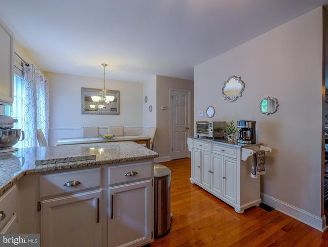 44 EUSDEN DR, Aston, PA 19014