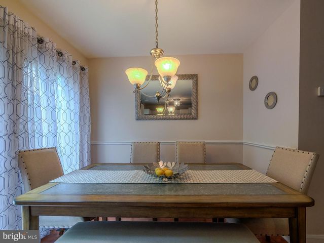 44 EUSDEN DR, Aston, PA 19014