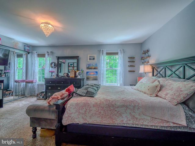 44 EUSDEN DR, Aston, PA 19014
