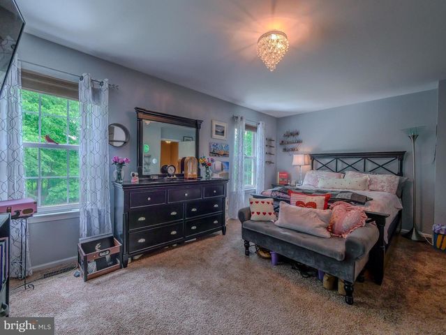 44 EUSDEN DR, Aston, PA 19014