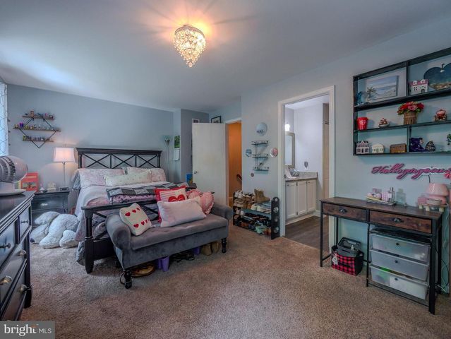 44 EUSDEN DR, Aston, PA 19014