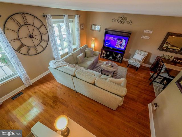 44 EUSDEN DR, Aston, PA 19014