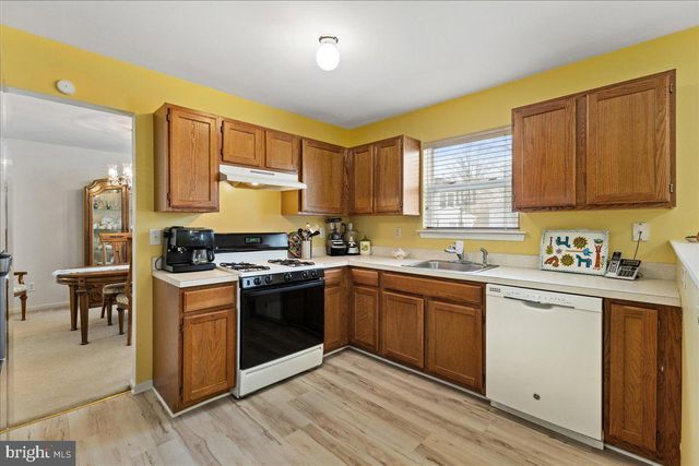 23 SUNDEW DR, Trenton, NJ 08638