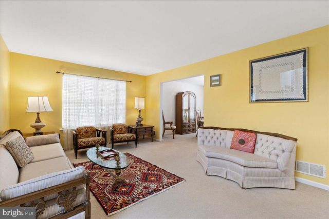 23 SUNDEW DR, Trenton, NJ 08638