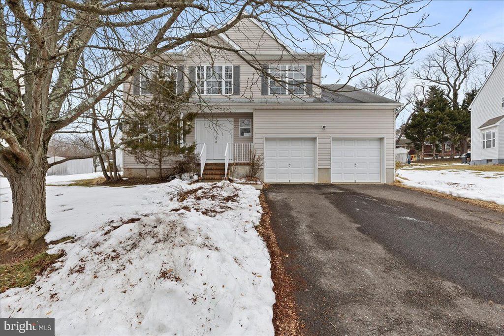 23 SUNDEW DR, Trenton, NJ 08638