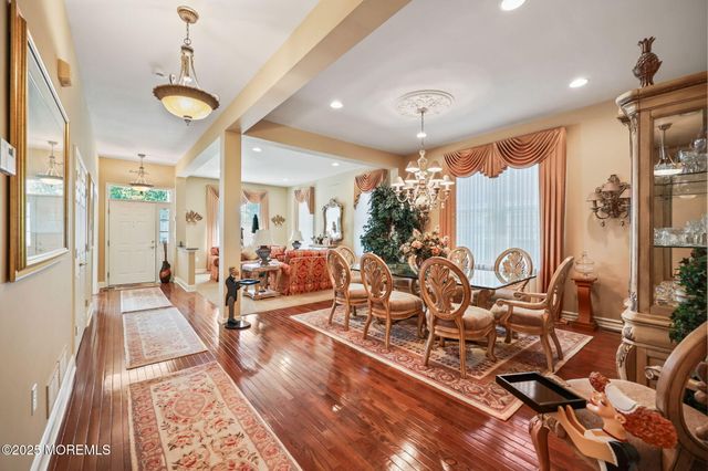 28 Pond View Circle, Barnegat, NJ 08005