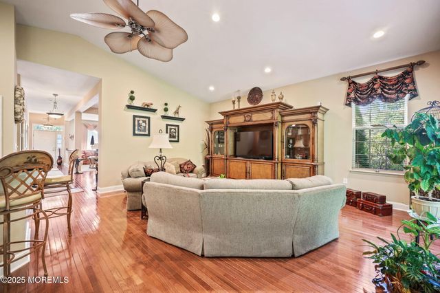28 Pond View Circle, Barnegat, NJ 08005