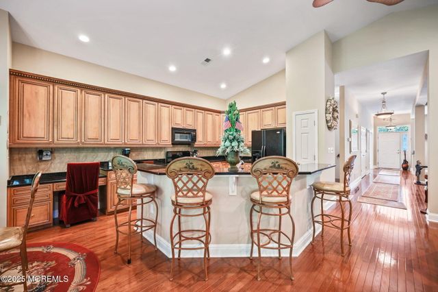 28 Pond View Circle, Barnegat, NJ 08005