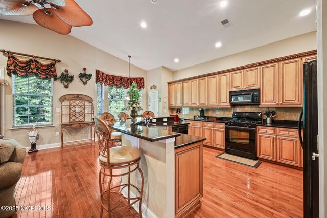 28 Pond View Circle, Barnegat, NJ 08005