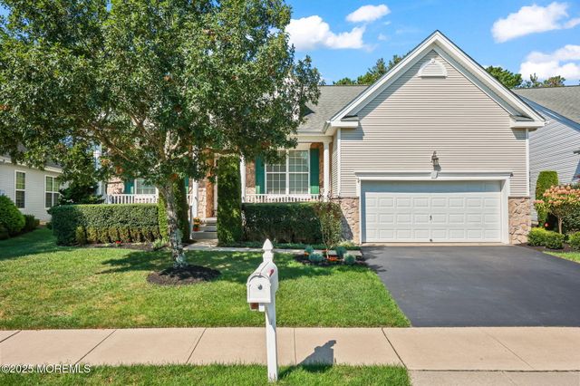 28 Pond View Circle, Barnegat, NJ 08005
