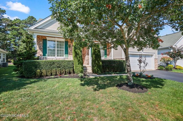 28 Pond View Circle, Barnegat, NJ 08005